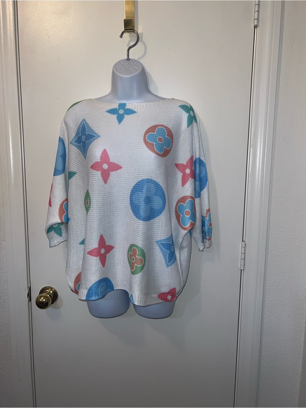 Women's White Oversized Floral Motif Sweater - Pastel Multicolor
